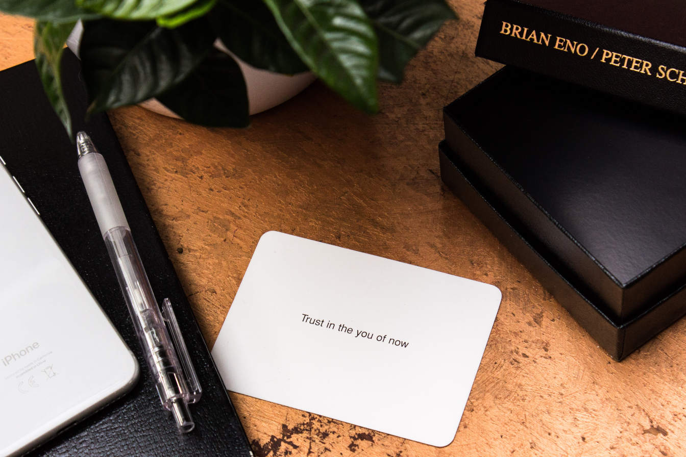 /img/finding-inspiration-in-random-ways/oblique_strategies.jpg